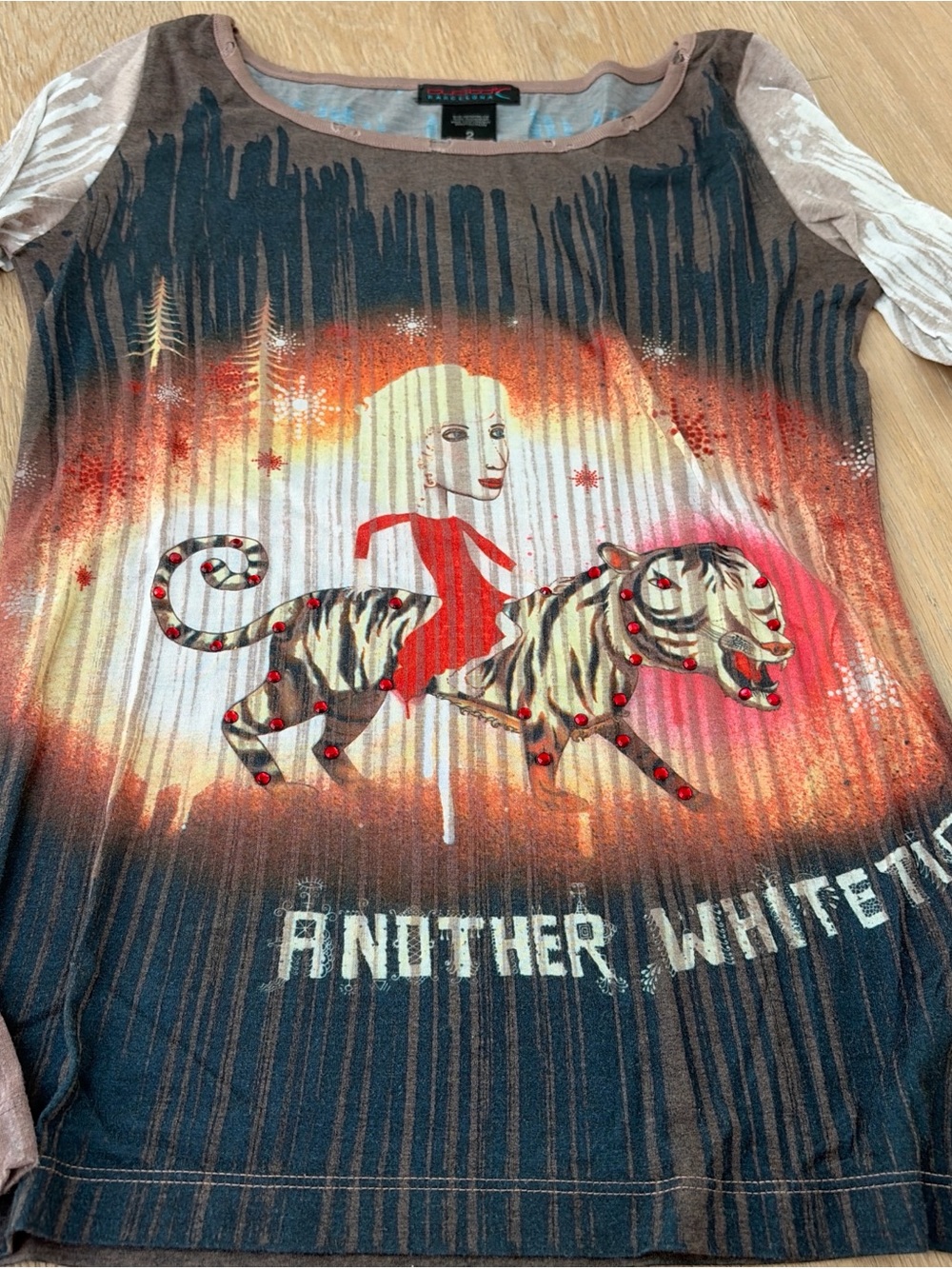 Another White Tee Graphic Tiger women’s Custo Barcelona size 2 long  Sleeve